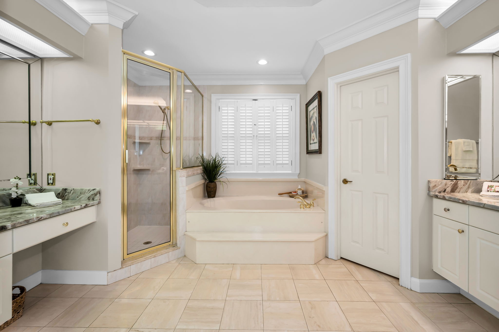 Upper Level Primary Bathroom1a