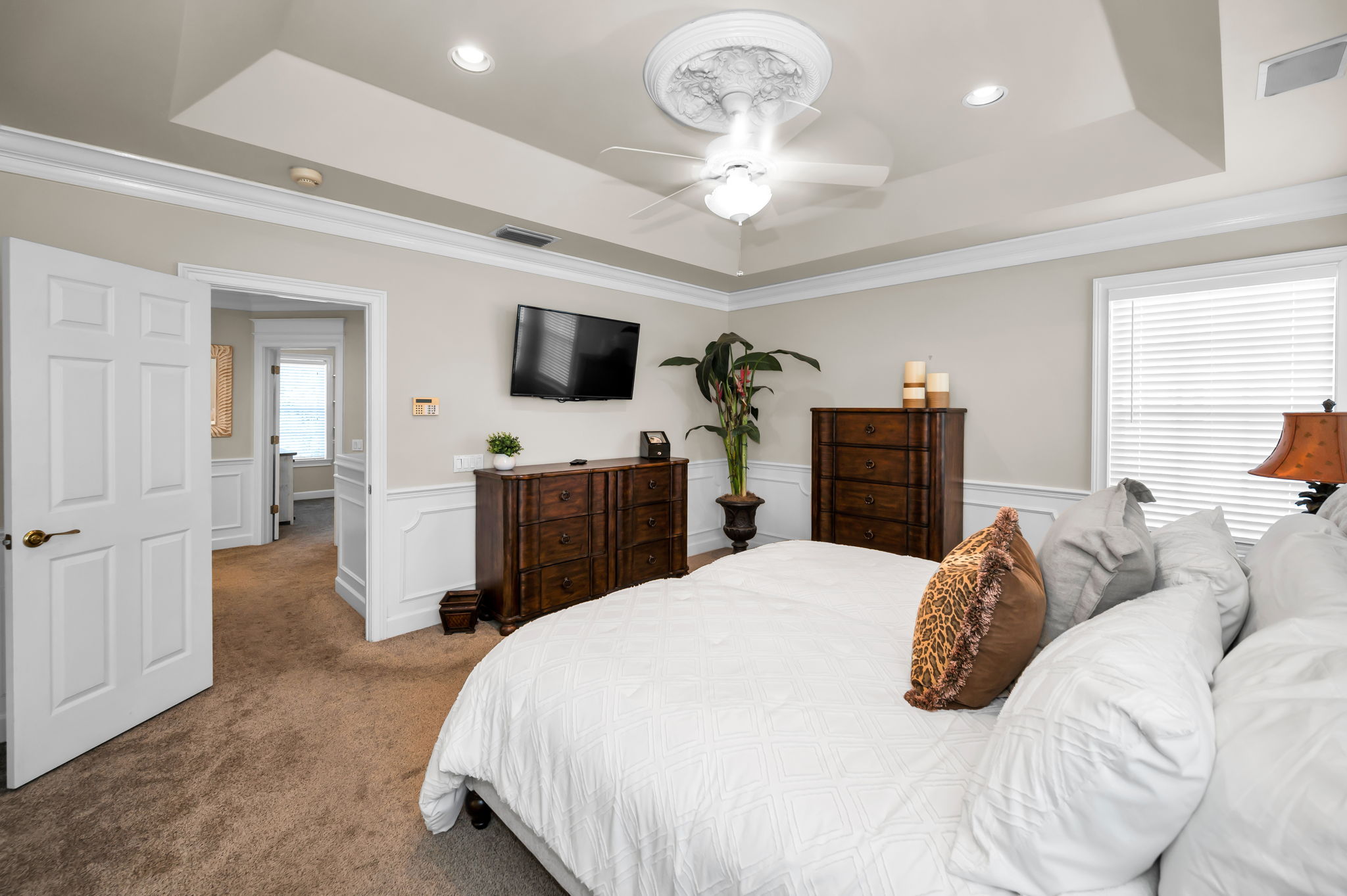 Upper Level Primary Bedroom1b