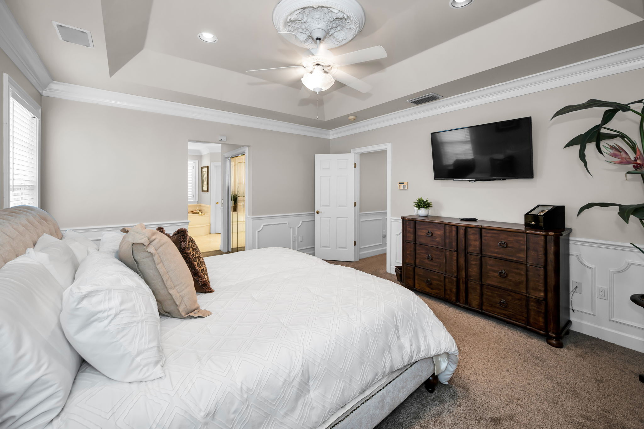 Upper Level Primary Bedroom1c