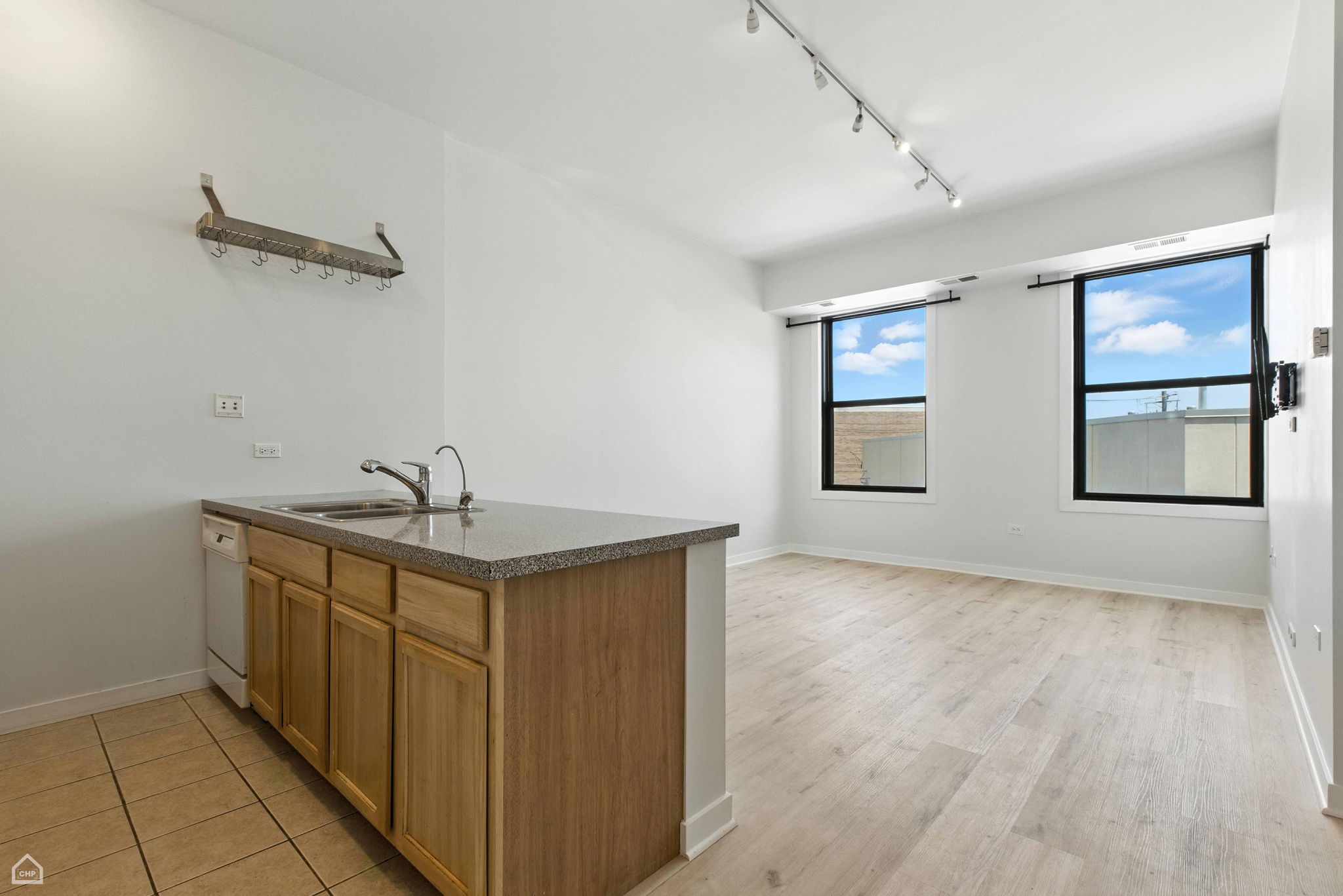 4015 N Milwaukee Ave_008