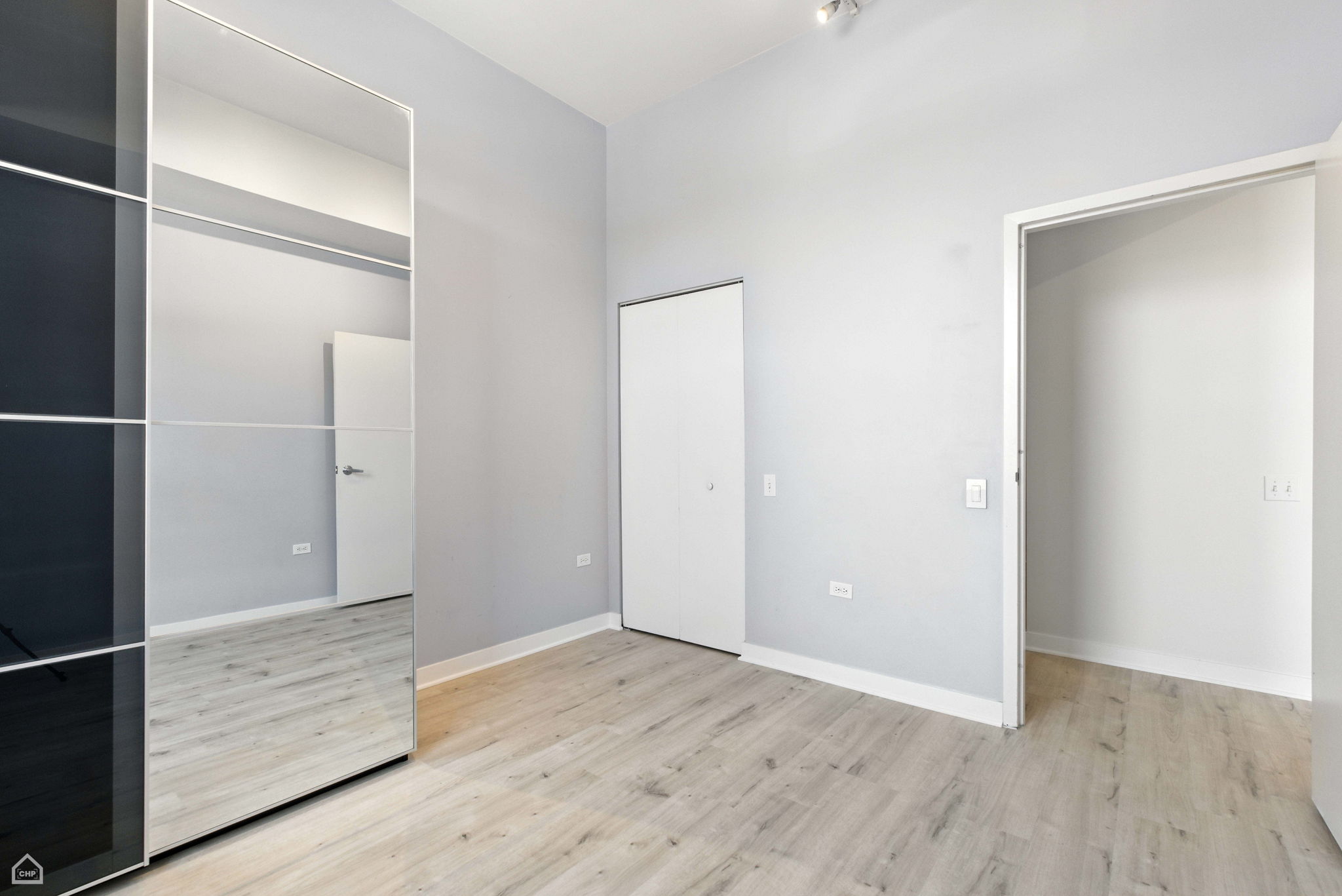 4015 N Milwaukee Ave_010