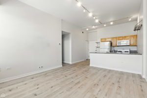 4015 N Milwaukee Ave_005