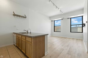 4015 N Milwaukee Ave_008