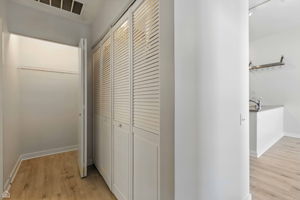 4015 N Milwaukee Ave_009