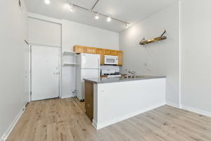 4015 N Milwaukee Ave_012