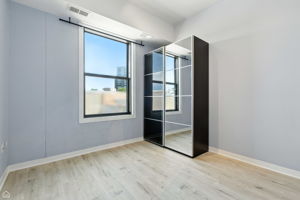 4015 N Milwaukee Ave_016