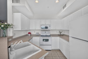 Kitchen 1 of 4