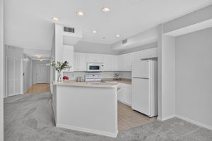 Kitchen 2 of 4