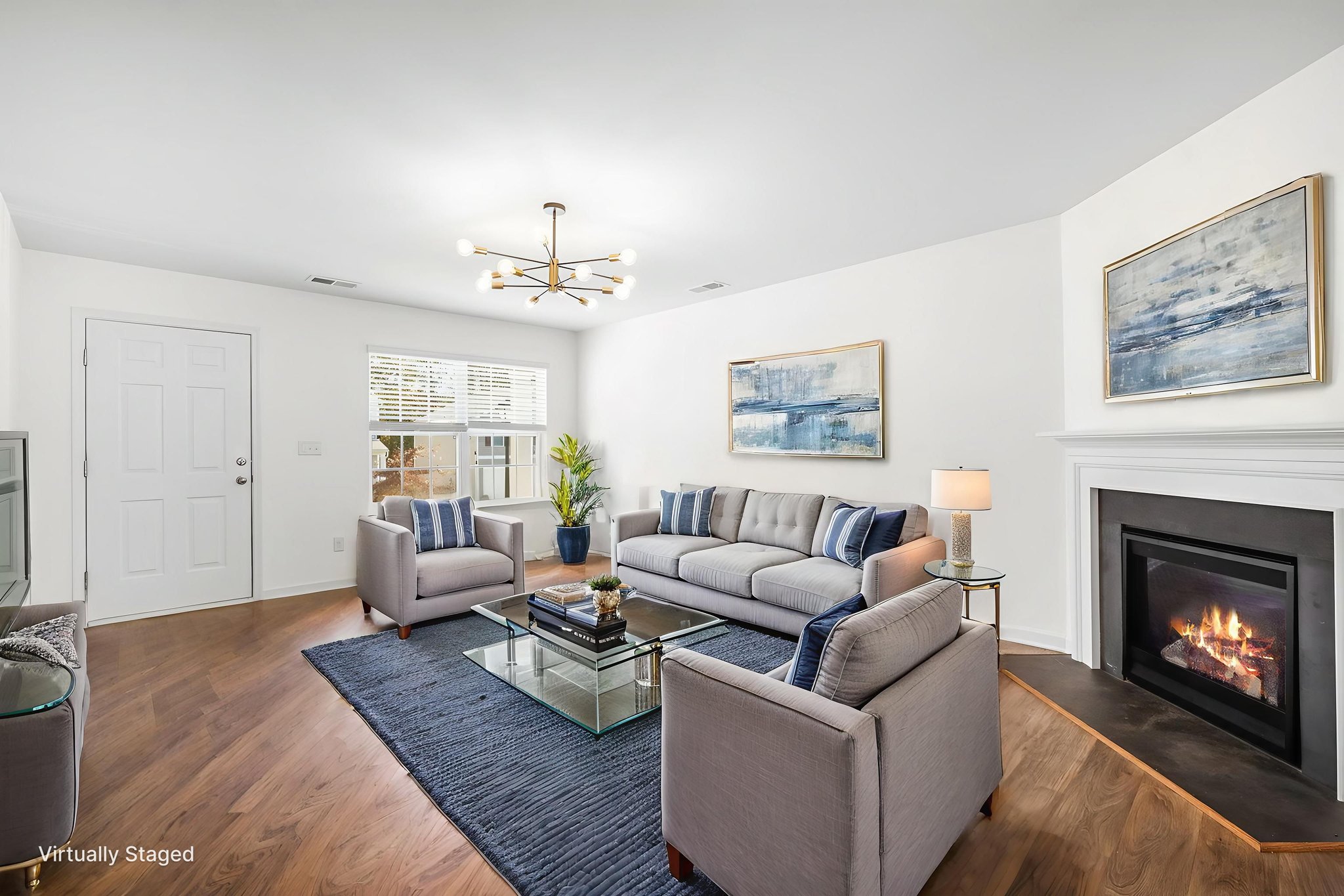 P1825125 virtually staged.jpeg