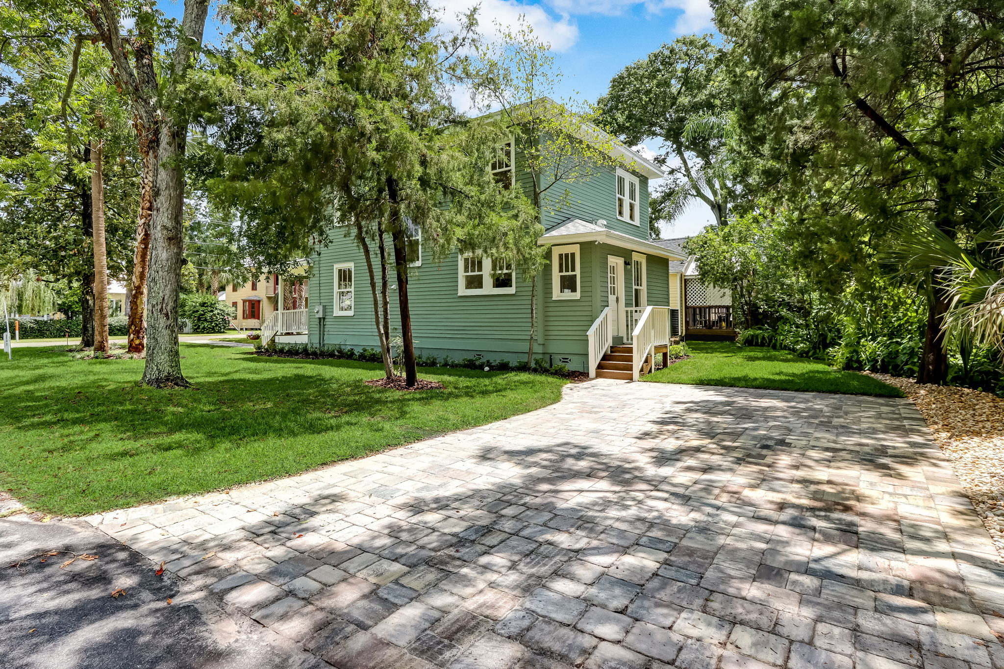 Pavered driveway and walkway add to a compelling curb appeal!