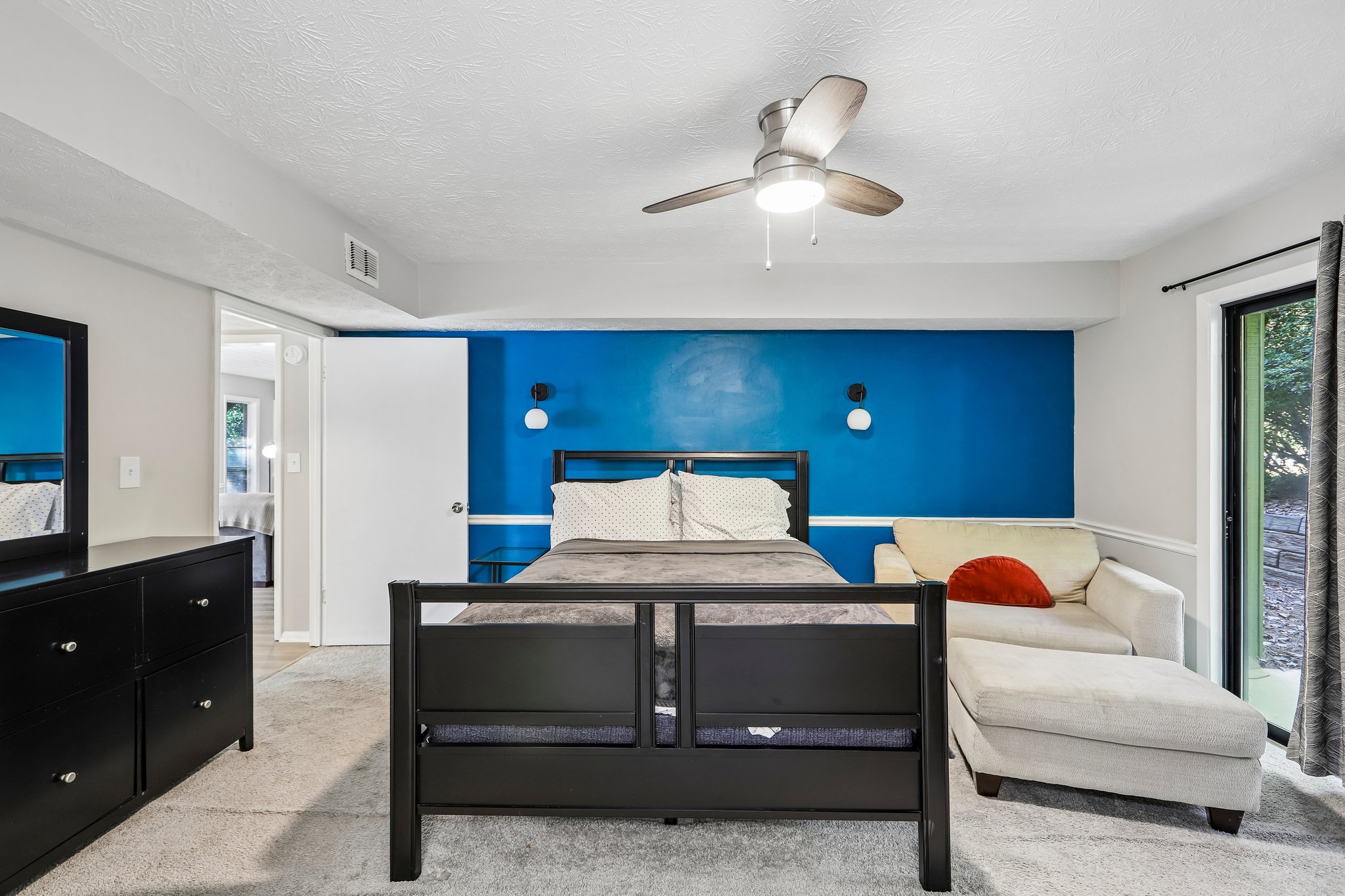 Dunbar Dr-S0810-020.jpg
