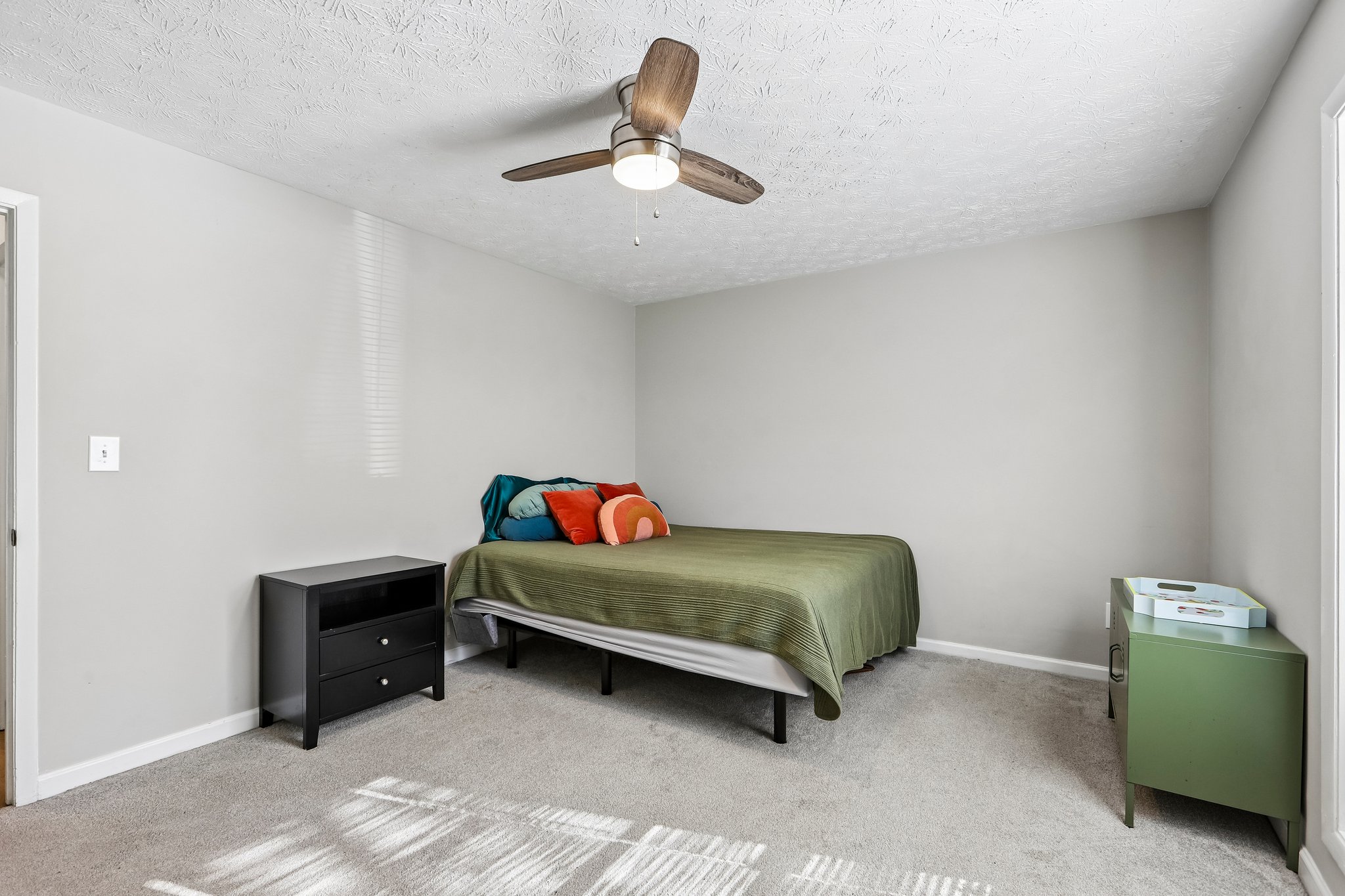 Dunbar Dr-S0810-026.jpg