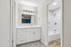 Dunbar Dr-S0810-022.jpg