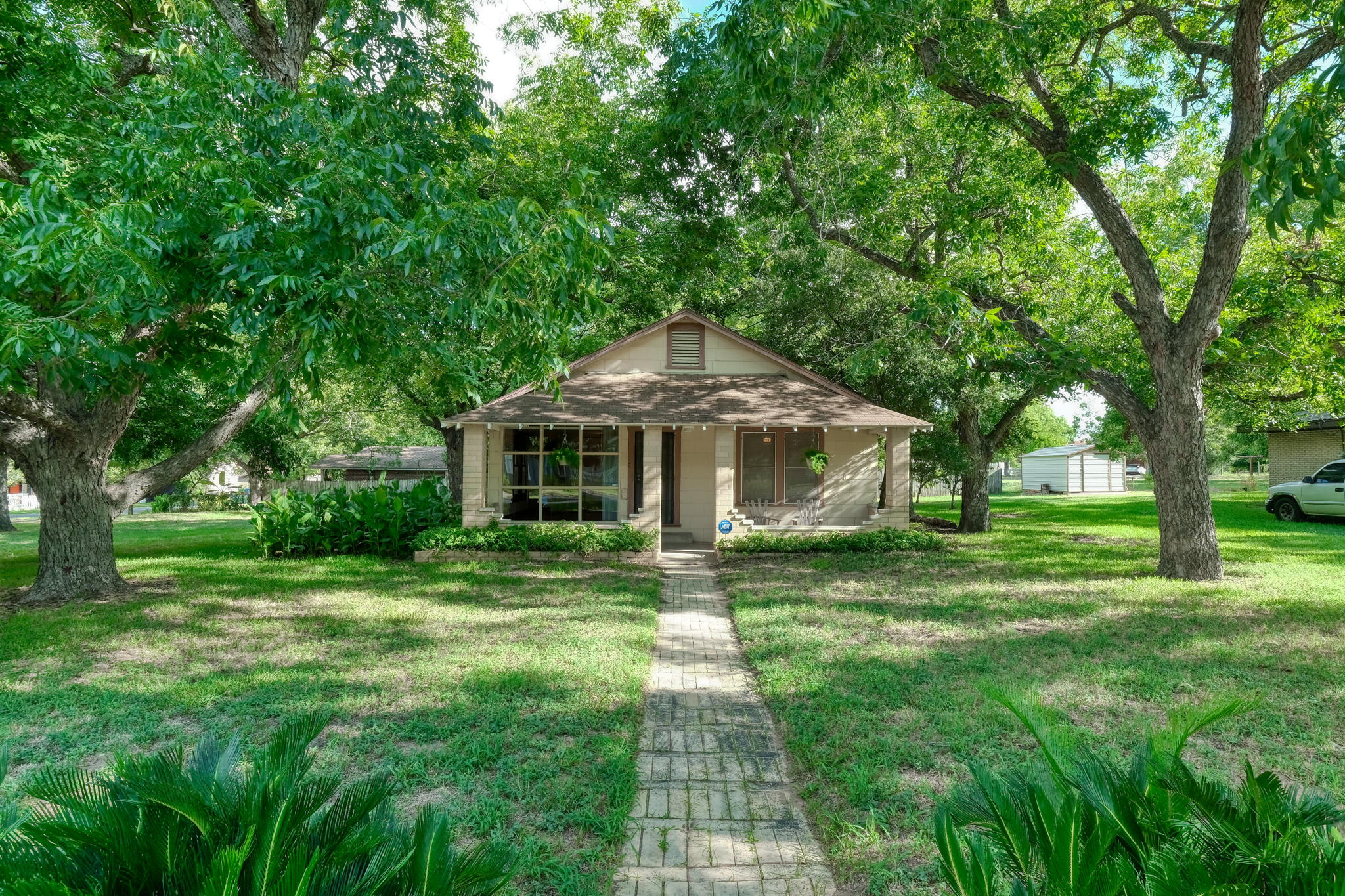 402 E Brenham St, Elgin, TX 78621 Wykes Photography LLC