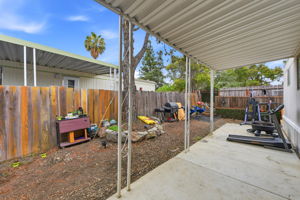 028_F8_402 Los Encinos Ave