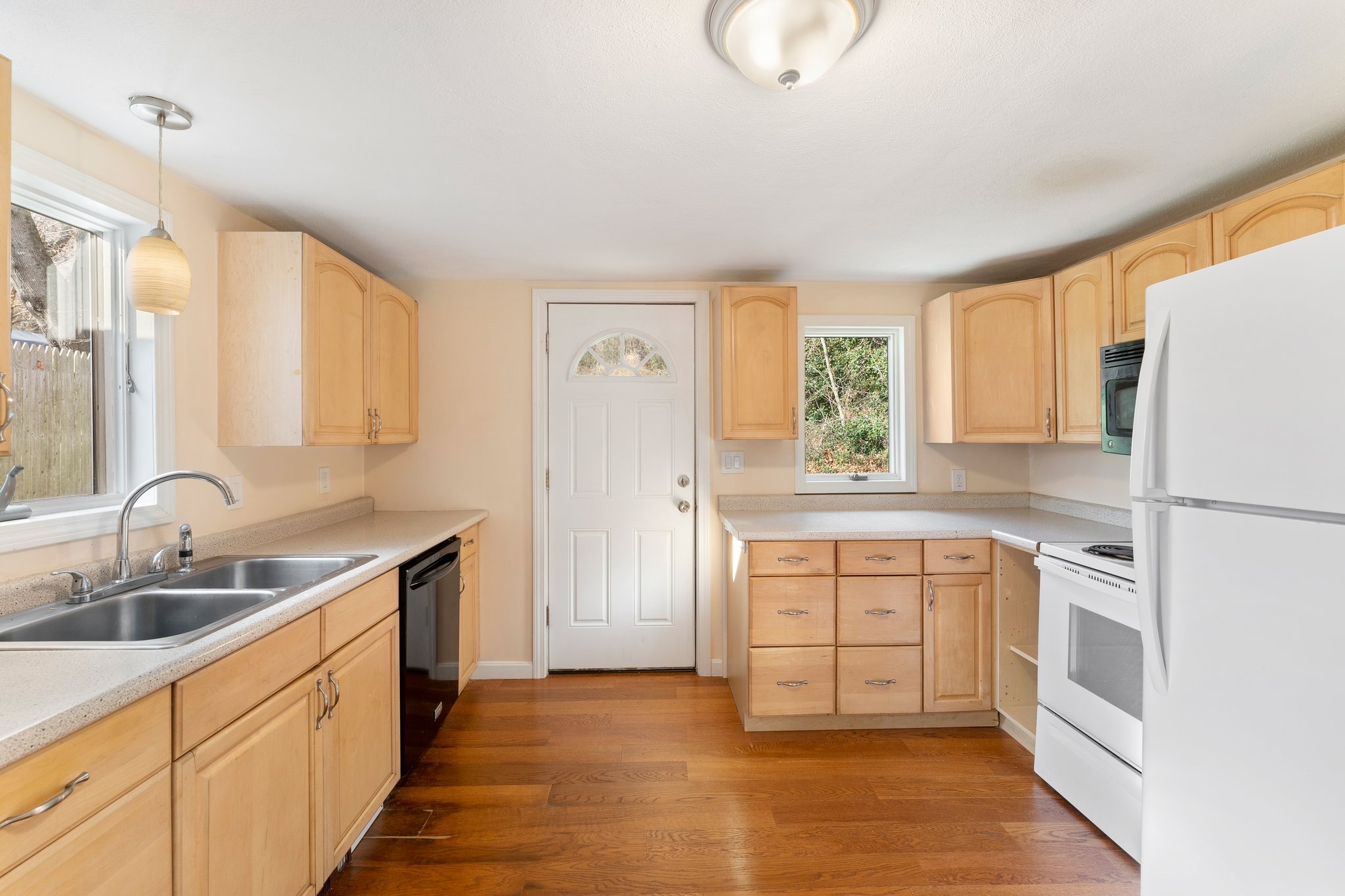 402 Middlebridge Rd, South Kingstown, RI 02879, USA Photo 12