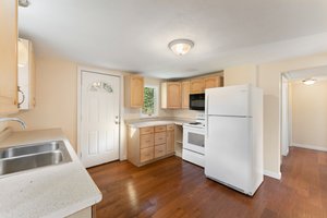 402 Middlebridge Rd, South Kingstown, RI 02879, USA Photo 10