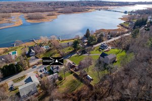 402 Middlebridge Rd, South Kingstown, RI 02879, USA Photo 3
