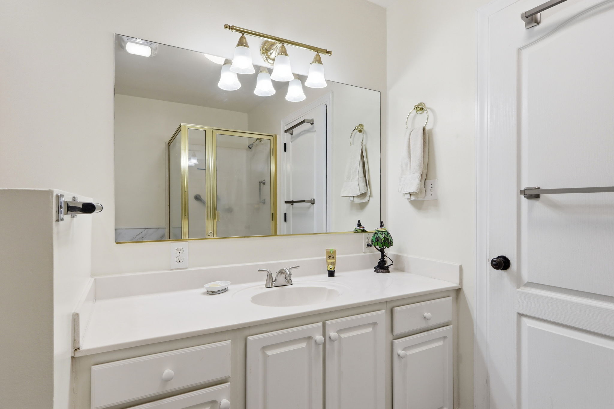 En Suite Vanity