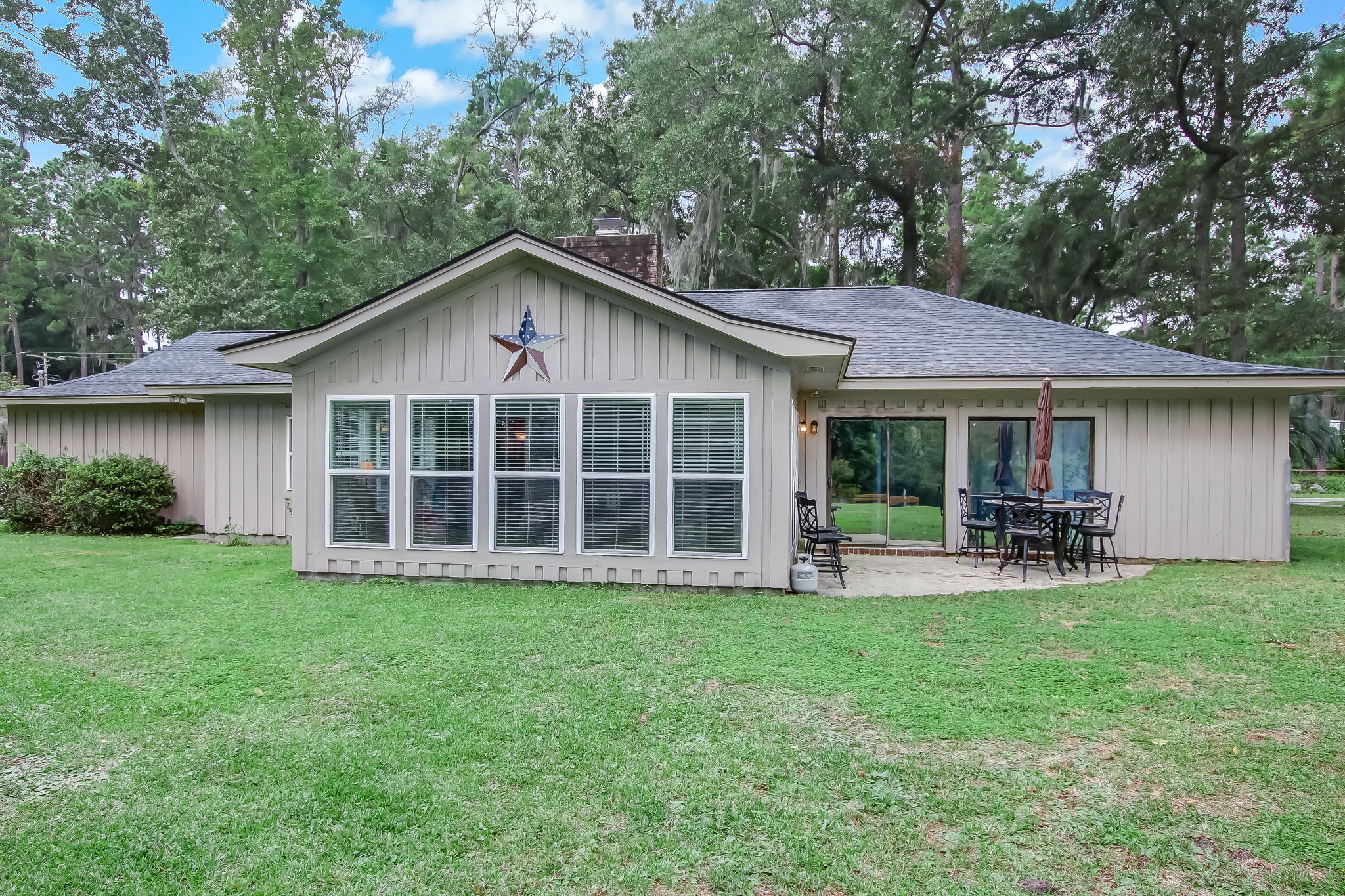 402 Suncrest Blvd, Savannah, GA 31410 Southern Aspects Photography