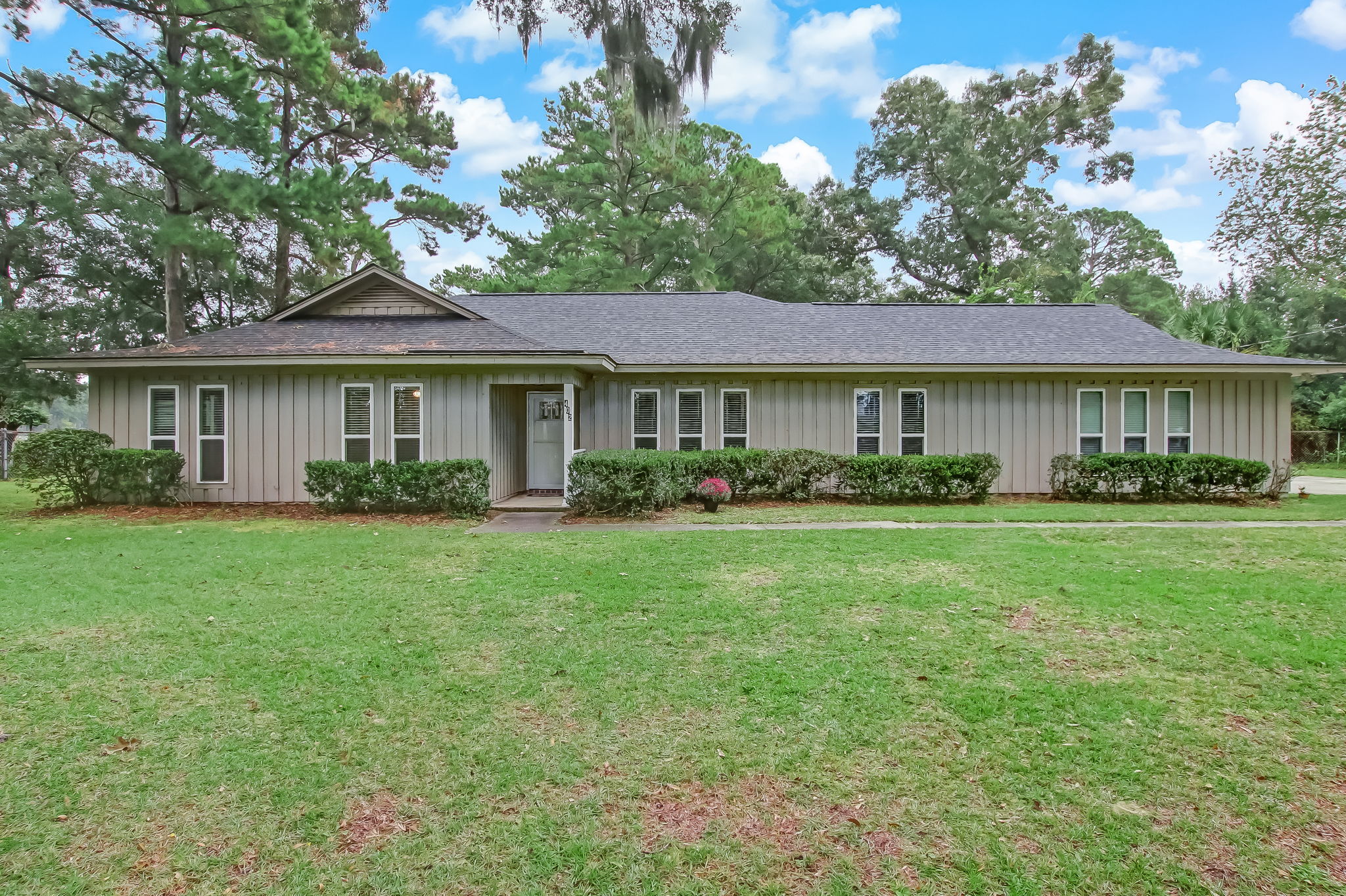 402 Suncrest Blvd, Savannah, GA 31410 Southern Aspects Photography