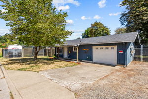 402 SW Ivy RD 2