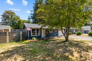 402 SW Ivy RD 3