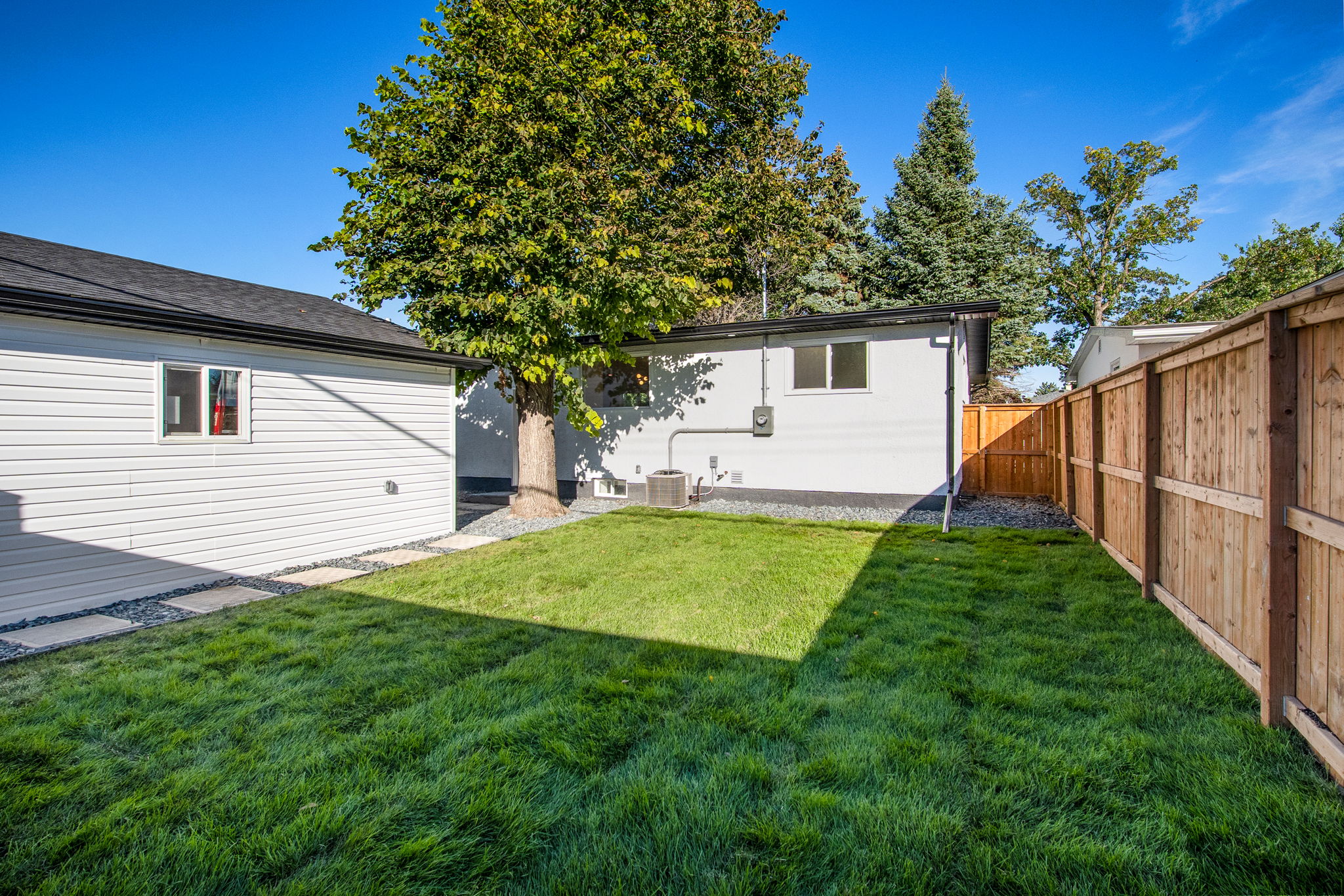 402 Whitegates Crescent - Exterior-5