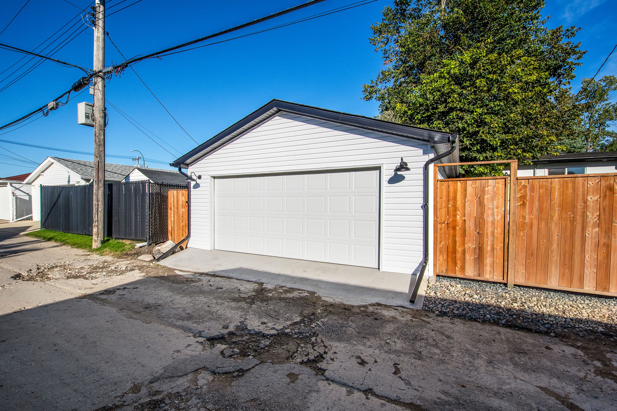 402 Whitegates Crescent - Exterior-6