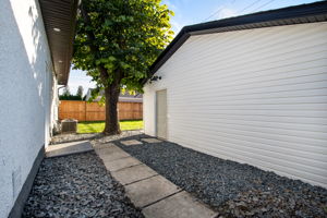 402 Whitegates Crescent - Exterior-3