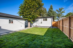 402 Whitegates Crescent - Exterior-5