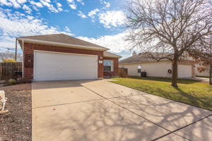 402 Wiley St, Hutto, TX 78634, USA Photo 3