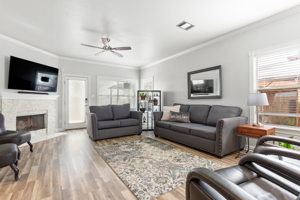 402 Wiley St, Hutto, TX 78634, USA Photo 17