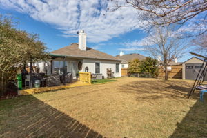 402 Wiley St, Hutto, TX 78634, USA Photo 4