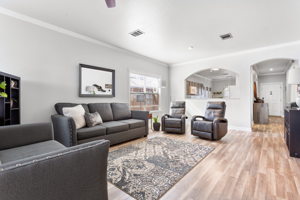 402 Wiley St, Hutto, TX 78634, USA Photo 15