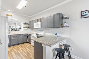 402 Wiley St, Hutto, TX 78634, USA Photo 8