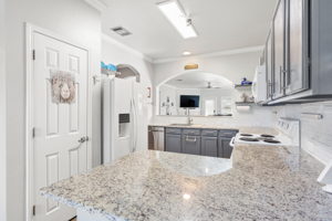 402 Wiley St, Hutto, TX 78634, USA Photo 9