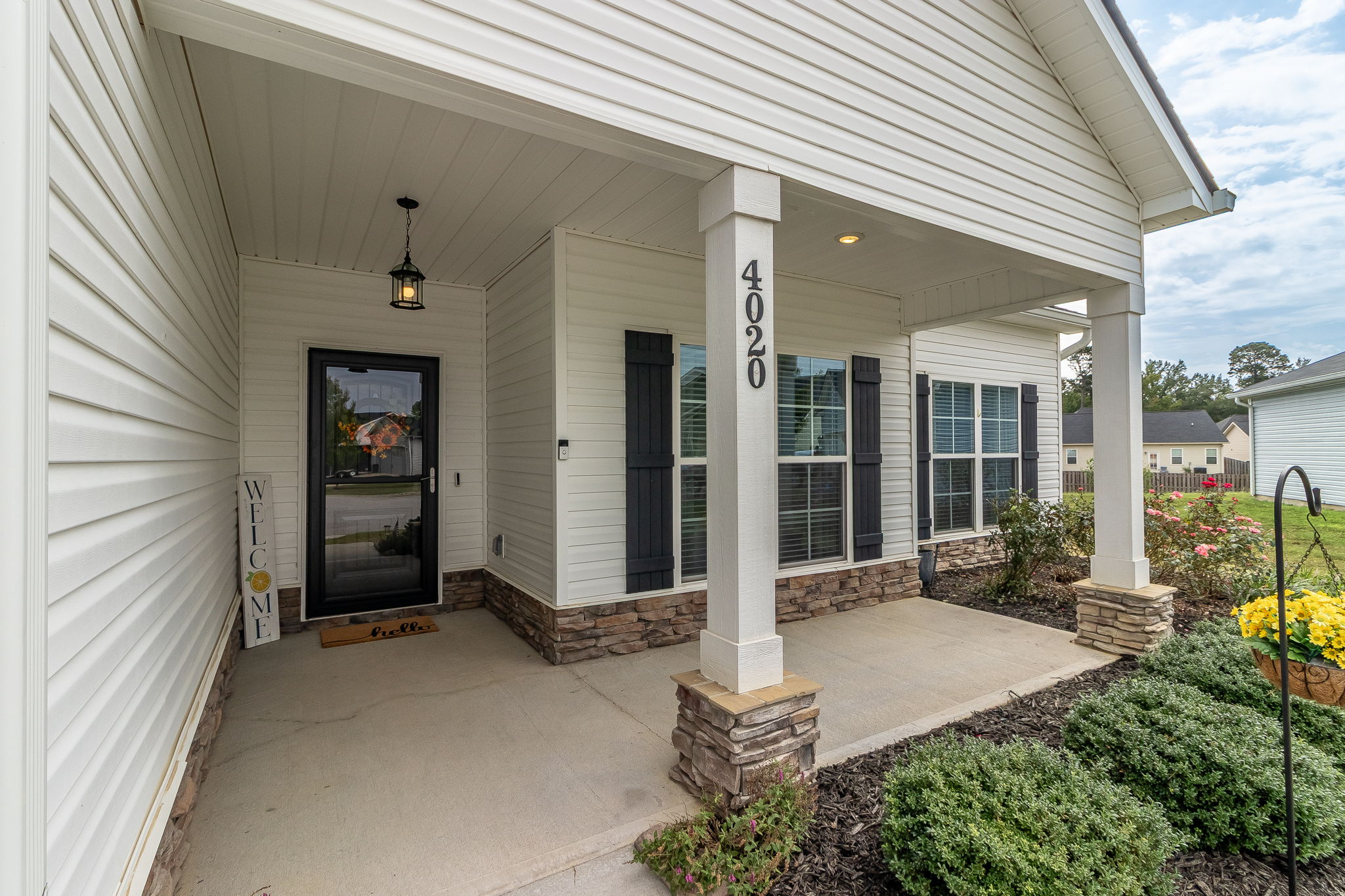 Front Porch/Entrance