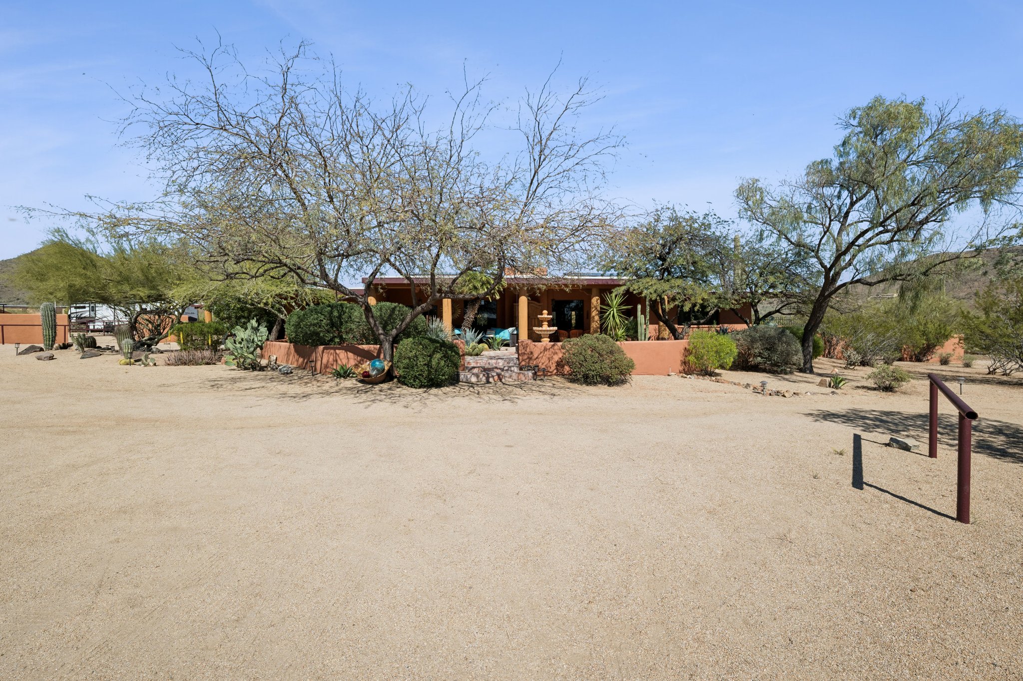 40205 N 26th St-001.jpg