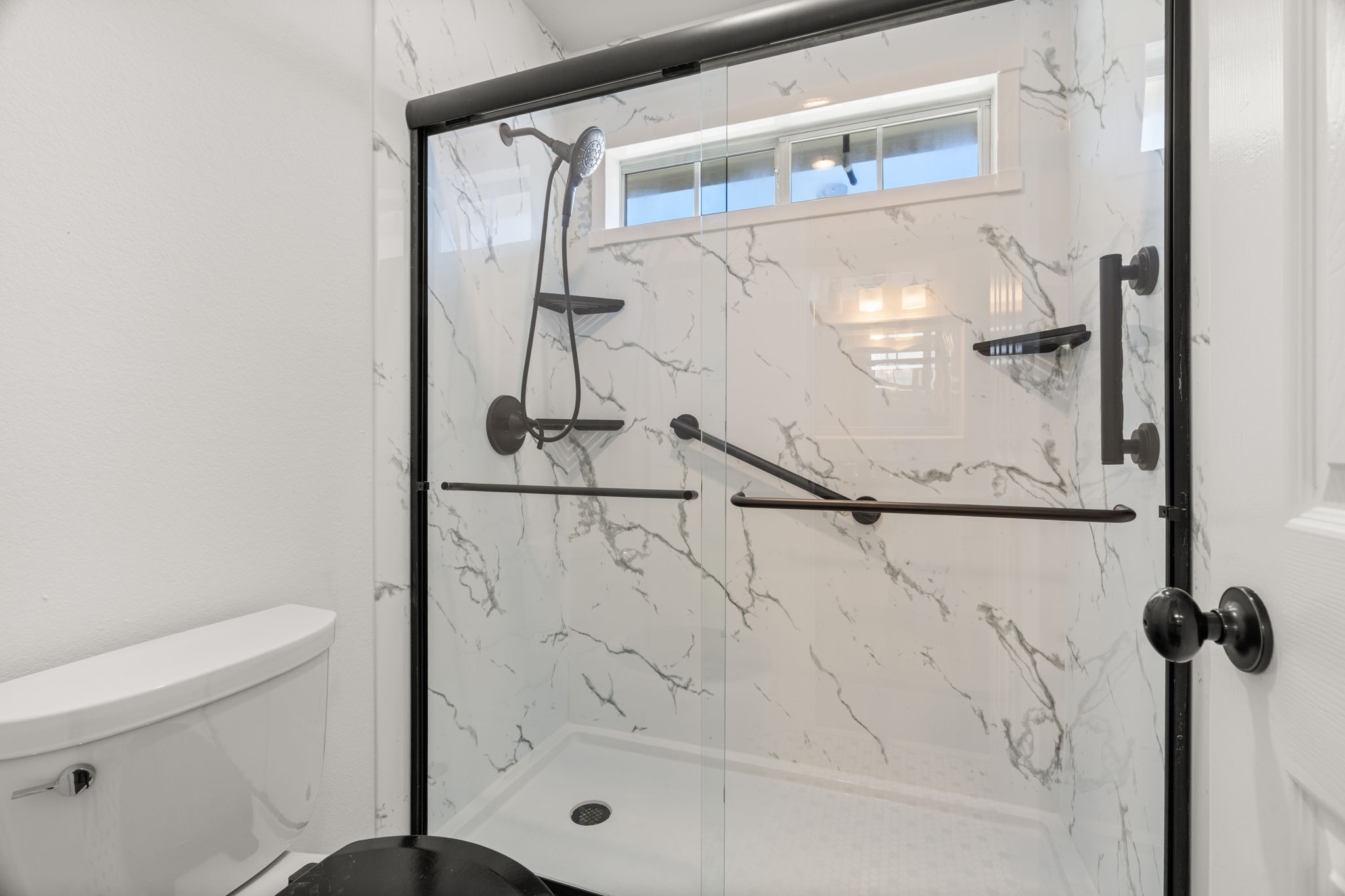Upper-level full bathroom.