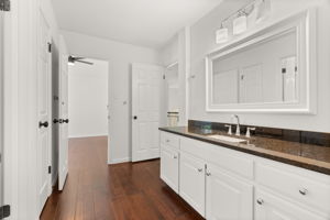 Upper-level full bathroom.