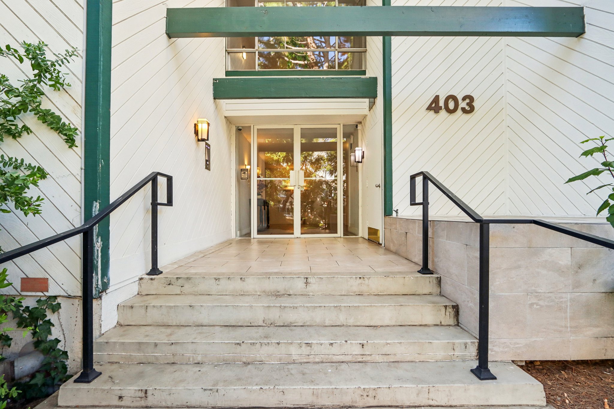 N Oakhurst Dr apt 204-S1401-003.jpg