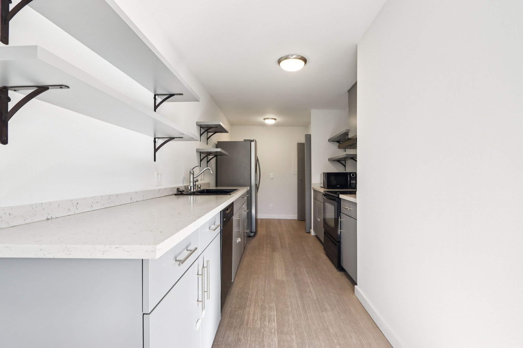 N Oakhurst Dr apt 204-S1401-010.jpg