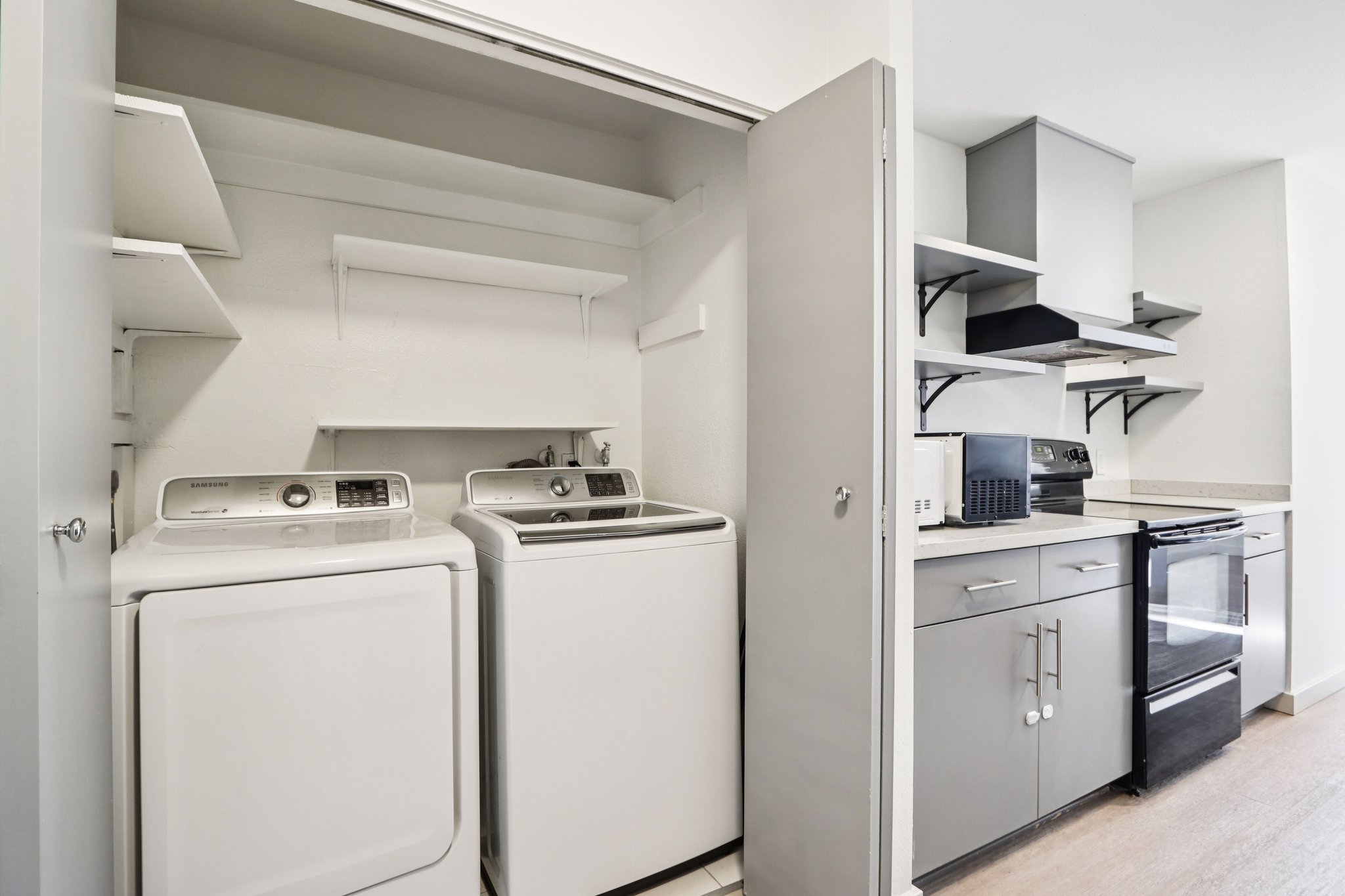 N Oakhurst Dr apt 204-S1401-012.jpg