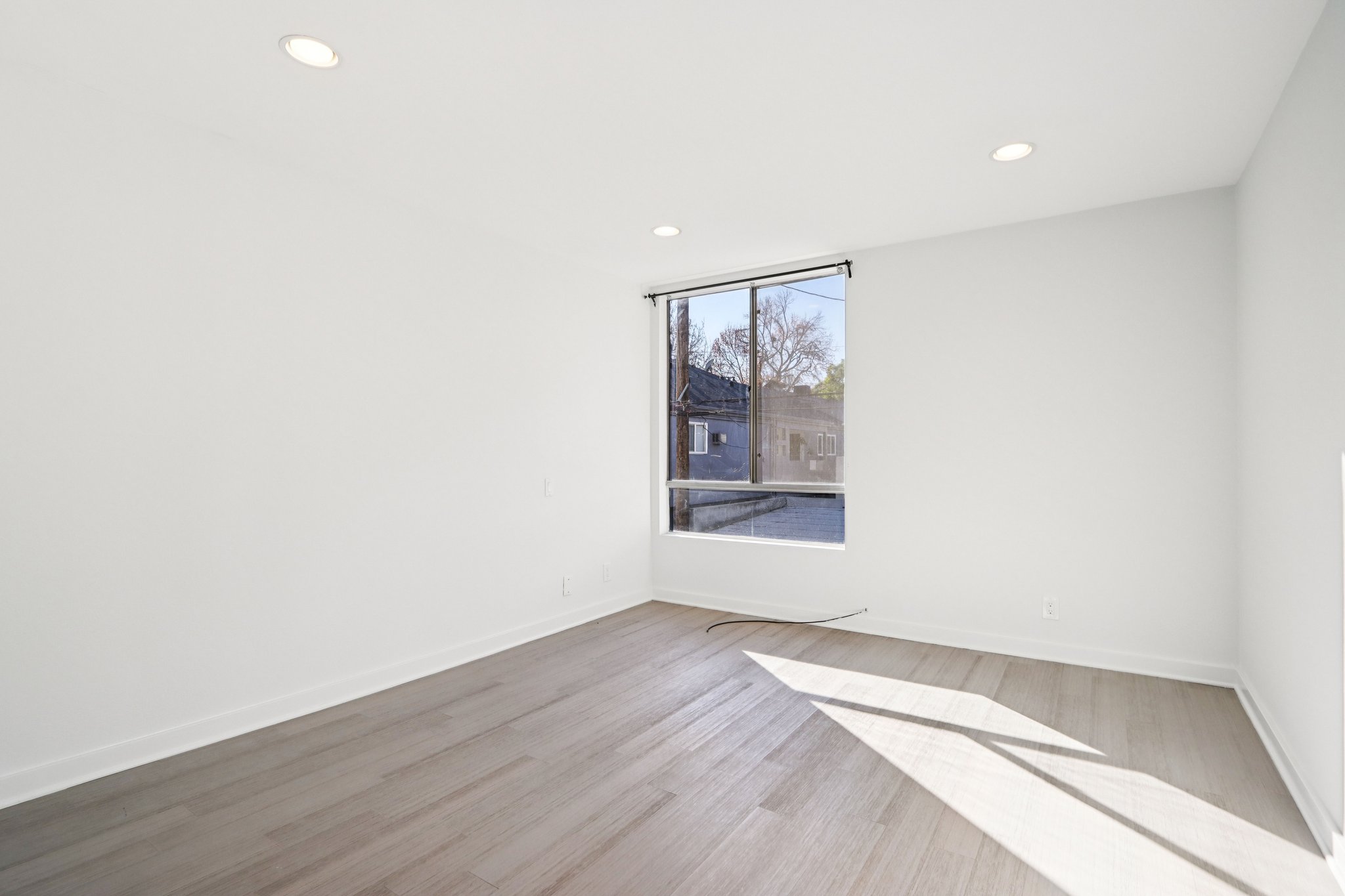 N Oakhurst Dr apt 204-S1401-014.jpg