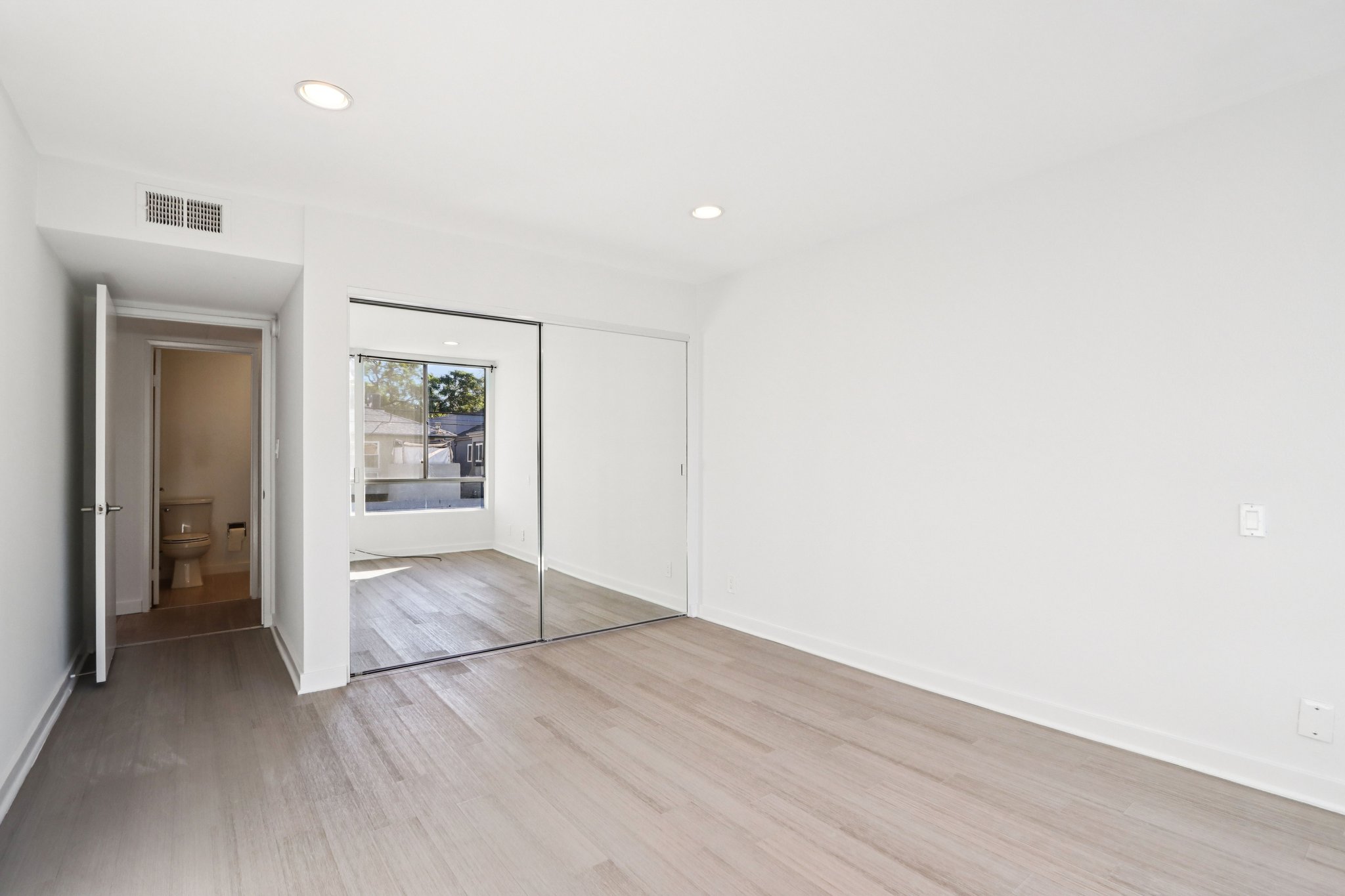 N Oakhurst Dr apt 204-S1401-015.jpg