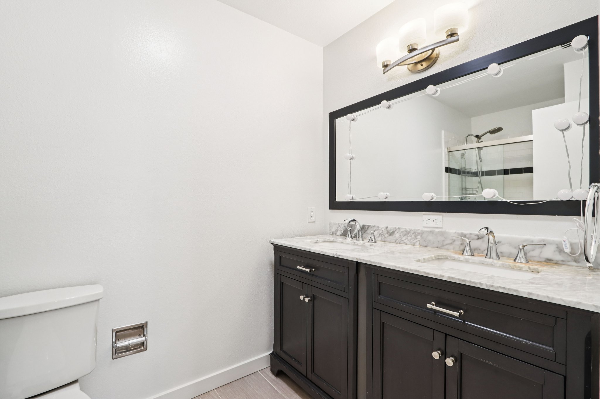 N Oakhurst Dr apt 204-S1401-016.jpg