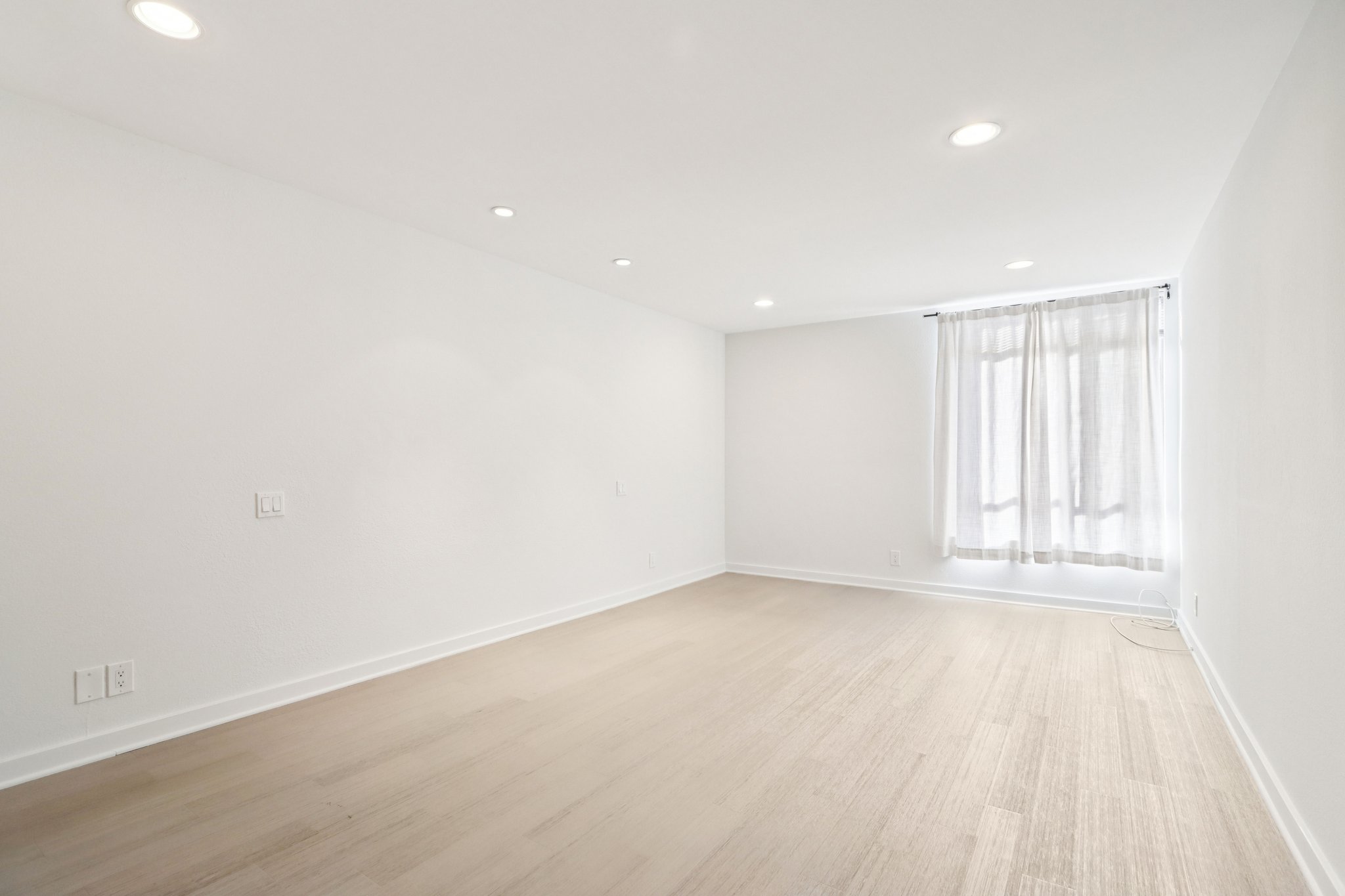 N Oakhurst Dr apt 204-S1401-017.jpg