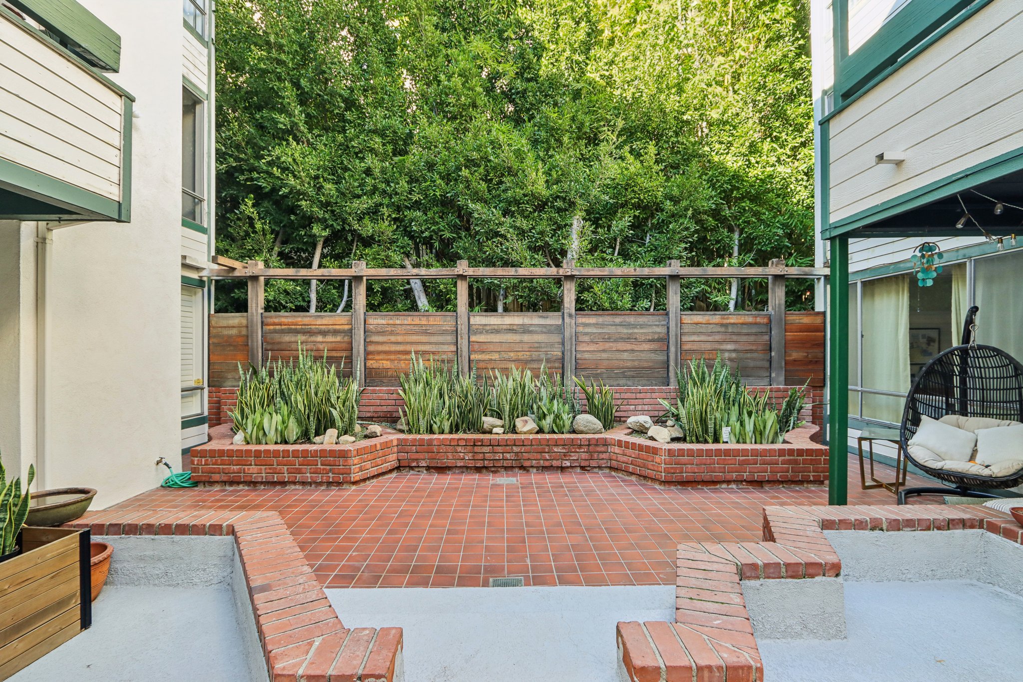 N Oakhurst Dr apt 204-S1401-021.jpg