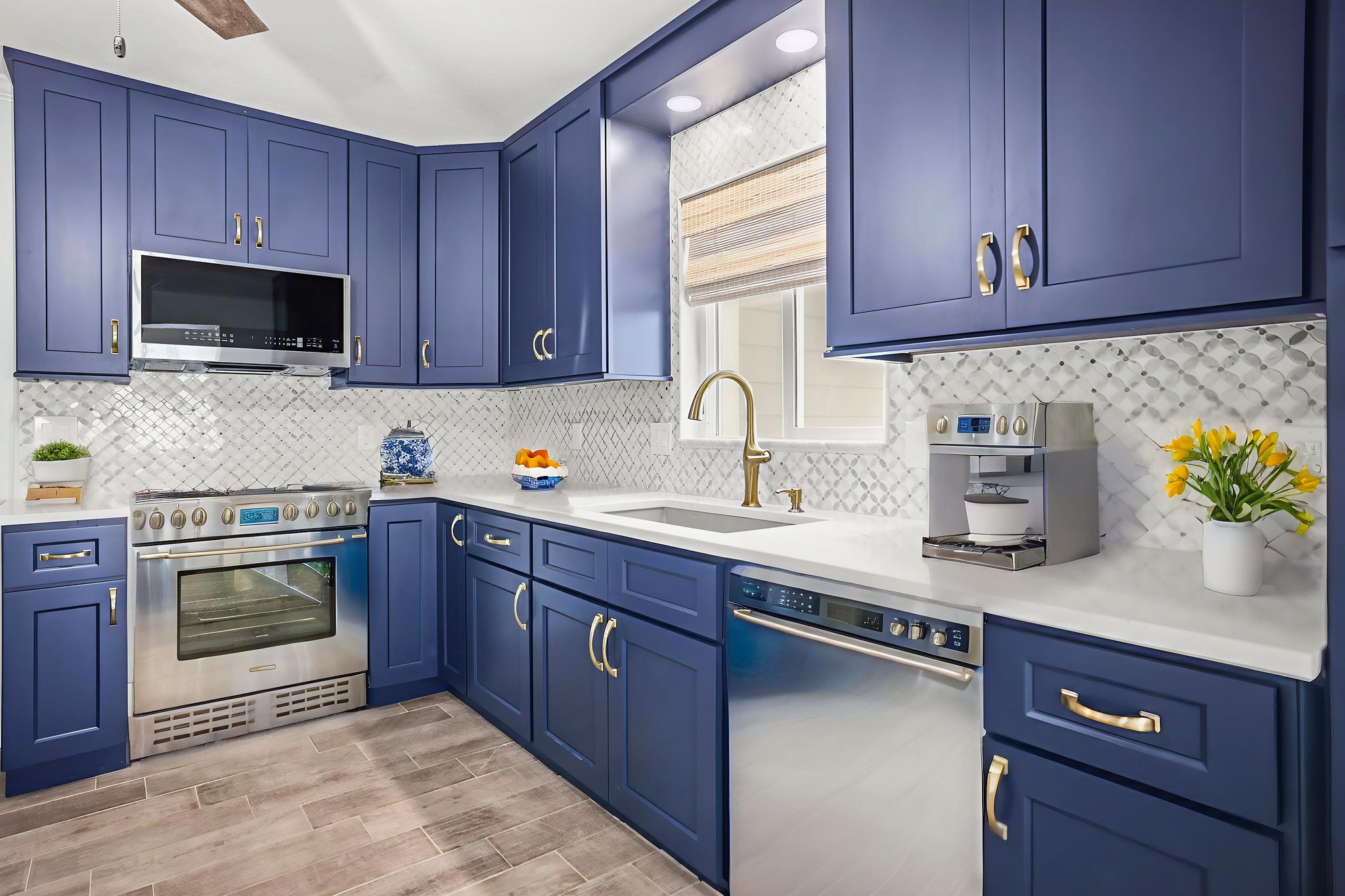 Kitchen - 495A9330 virtually staged.jpeg